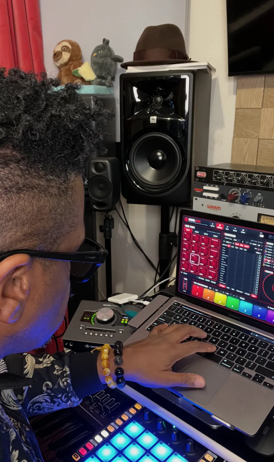 Stone Paxton making a beat on the STONE-2270 in his studio
